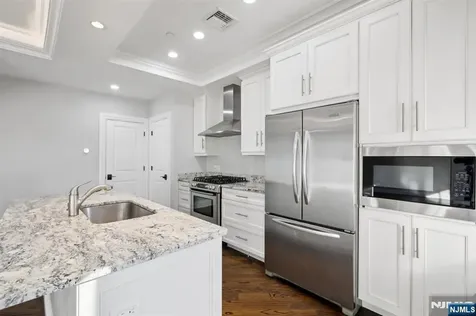 24 Marquis Court Edgewater NJ 07020