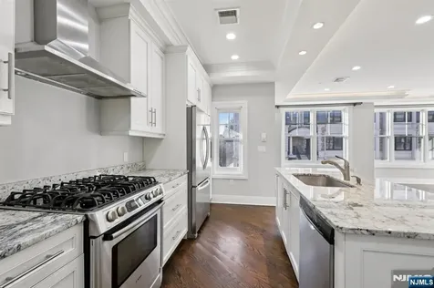 24 Marquis Court Edgewater NJ 07020