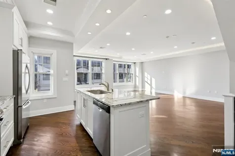 24 Marquis Court Edgewater NJ 07020