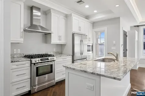 24 Marquis Court Edgewater NJ 07020