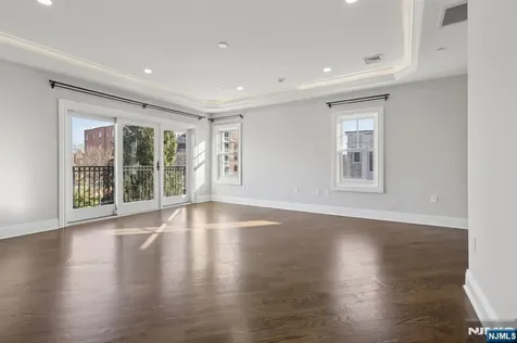 24 Marquis Court Edgewater NJ 07020