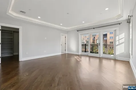 24 Marquis Court Edgewater NJ 07020
