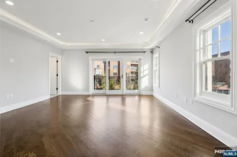 24 Marquis Court Edgewater NJ 07020