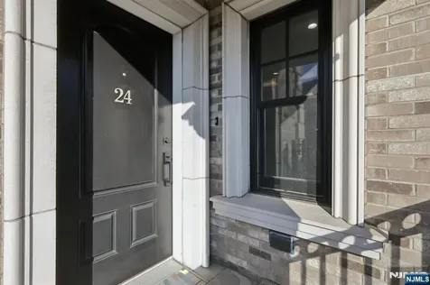 24 Marquis Court Edgewater NJ 07020