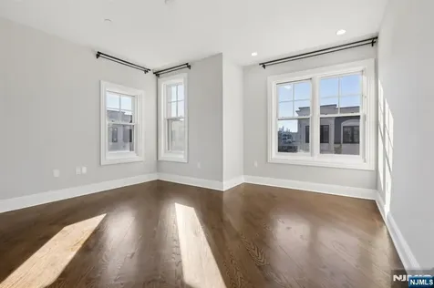 24 Marquis Court Edgewater NJ 07020