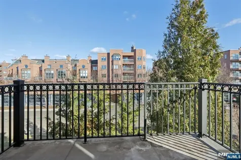 24 Marquis Court Edgewater NJ 07020
