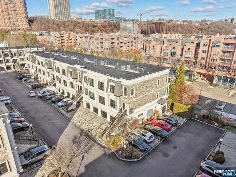 24 Marquis Court Edgewater NJ 07020