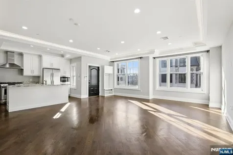 24 Marquis Court Edgewater NJ 07020