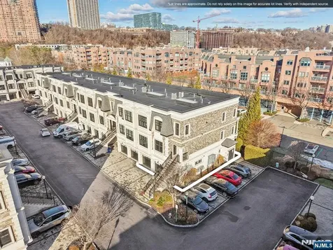 24 Marquis Court Edgewater NJ 07020