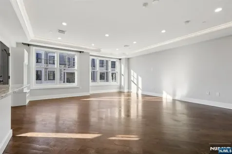 24 Marquis Court Edgewater NJ 07020