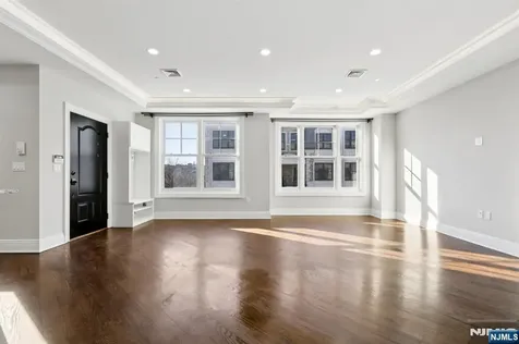 24 Marquis Court Edgewater NJ 07020