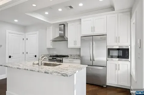 24 Marquis Court Edgewater NJ 07020