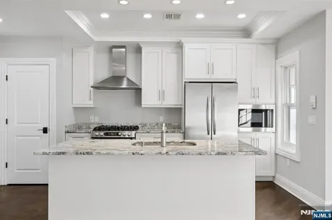 24 Marquis Court Edgewater NJ 07020