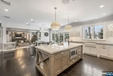 11 Aldbury Drive Upper Saddle River NJ 07458