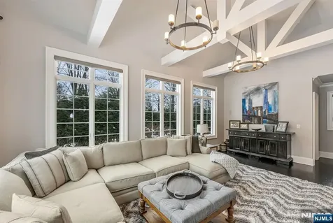 11 Aldbury Drive Upper Saddle River NJ 07458