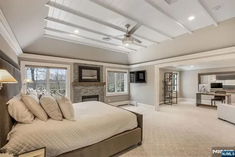 11 Aldbury Drive Upper Saddle River NJ 07458