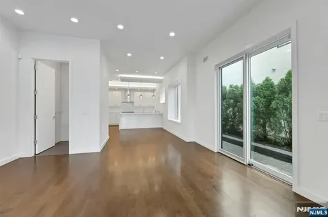 720 Undercliff Avenue Edgewater NJ 07020