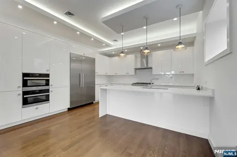 720 Undercliff Avenue Edgewater NJ 07020