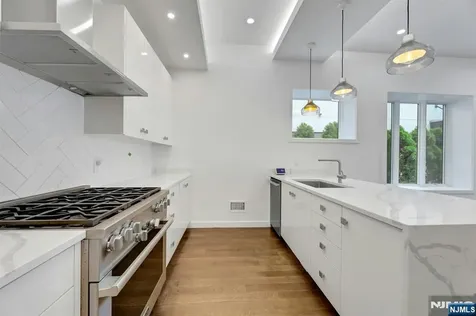 720 Undercliff Avenue Edgewater NJ 07020