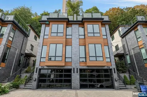 720 Undercliff Avenue Edgewater NJ 07020