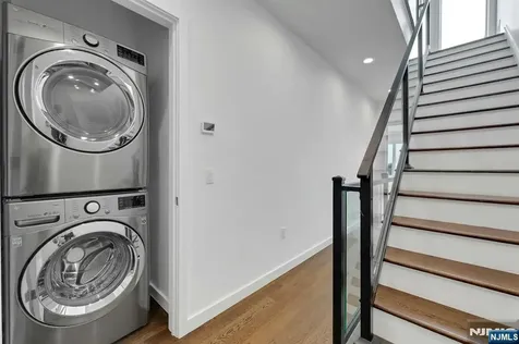 720 Undercliff Avenue Edgewater NJ 07020