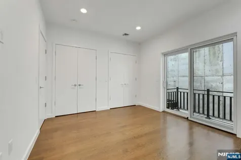 720 Undercliff Avenue Edgewater NJ 07020