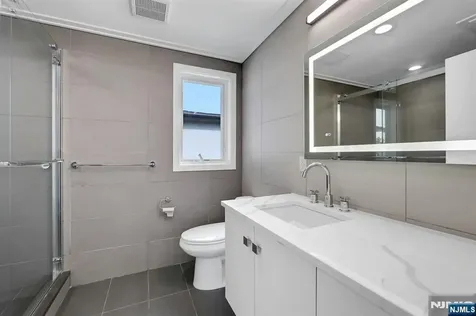 720 Undercliff Avenue Edgewater NJ 07020