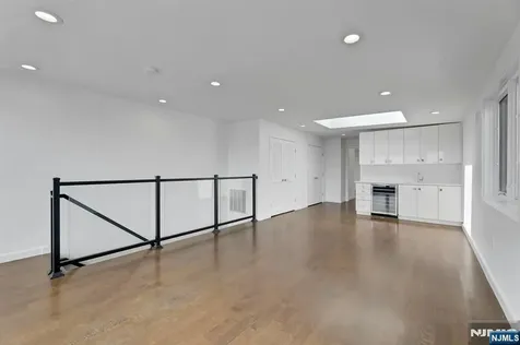 720 Undercliff Avenue Edgewater NJ 07020