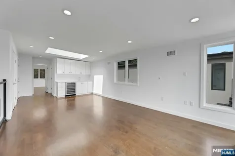 720 Undercliff Avenue Edgewater NJ 07020