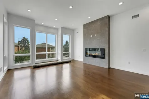 720 Undercliff Avenue Edgewater NJ 07020