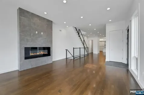 720 Undercliff Avenue Edgewater NJ 07020