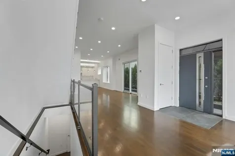 720 Undercliff Avenue Edgewater NJ 07020
