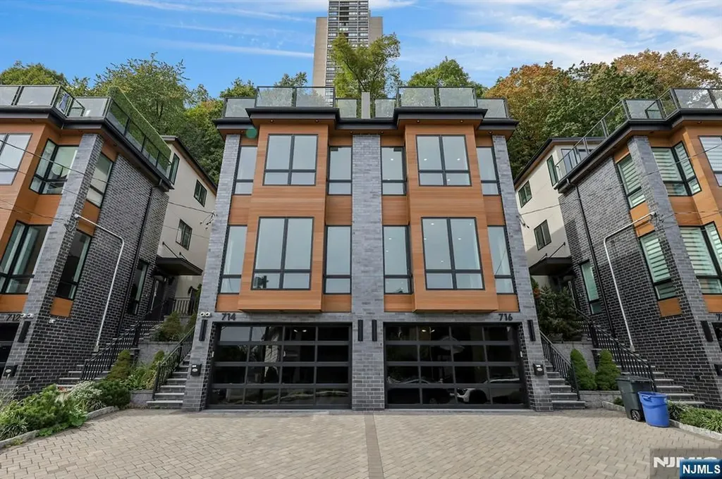 716 Undercliff Avenue Edgewater NJ 07020