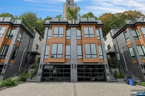 716 Undercliff Avenue Edgewater NJ 07020