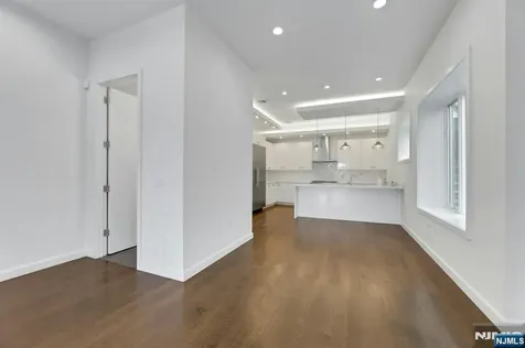 716 Undercliff Avenue Edgewater NJ 07020