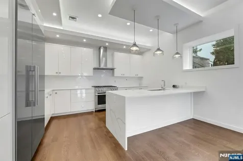 716 Undercliff Avenue Edgewater NJ 07020