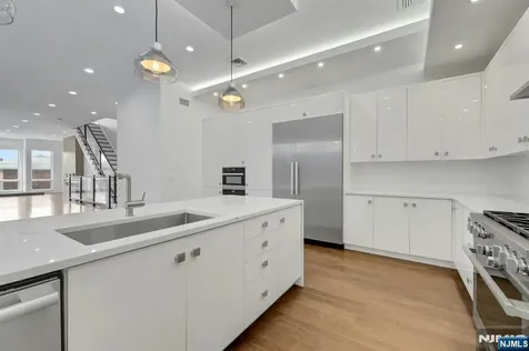 716 Undercliff Avenue Edgewater NJ 07020
