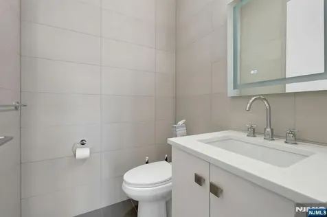 716 Undercliff Avenue Edgewater NJ 07020