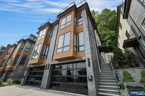 716 Undercliff Avenue Edgewater NJ 07020