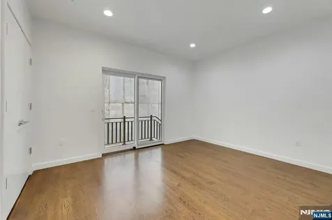 716 Undercliff Avenue Edgewater NJ 07020