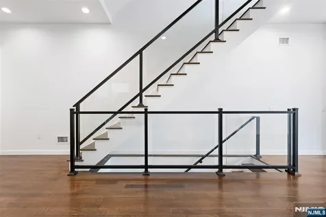 716 Undercliff Avenue Edgewater NJ 07020