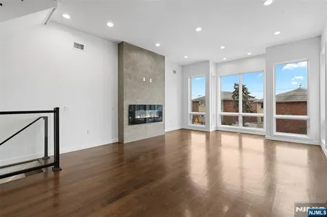 716 Undercliff Avenue Edgewater NJ 07020