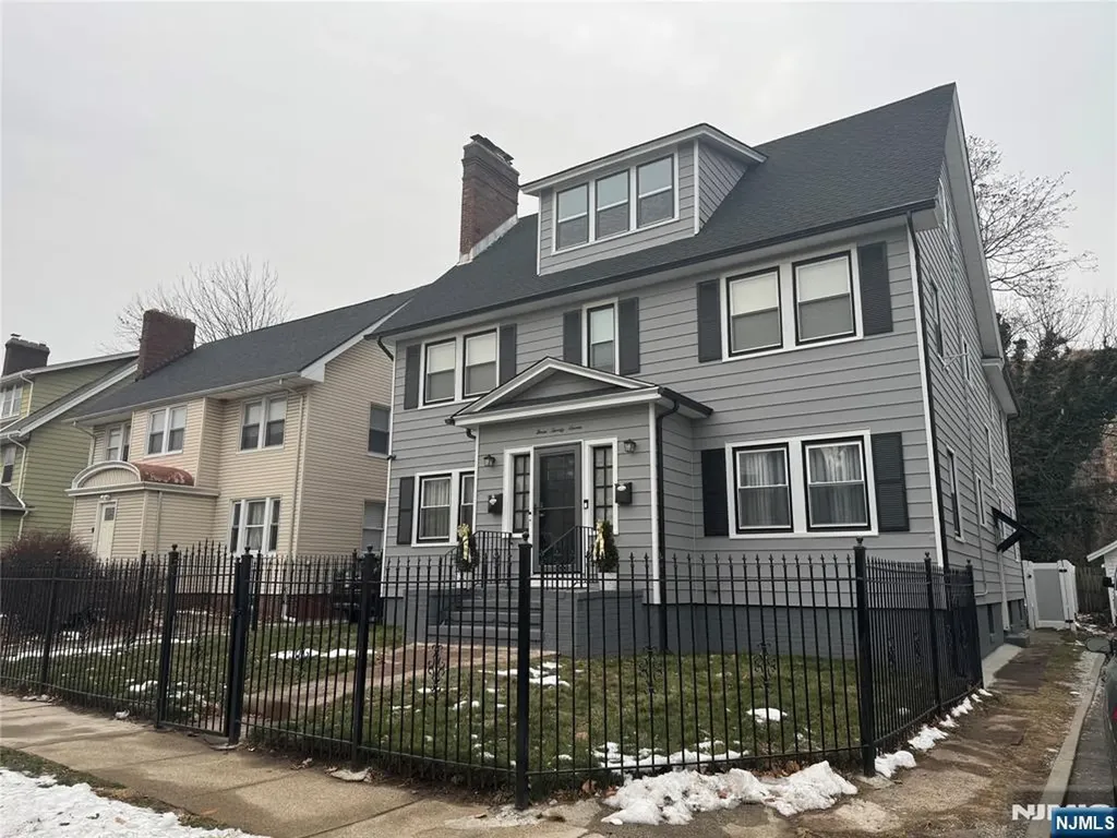 327 Maple Avenue East Orange NJ 07017