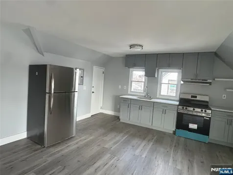 327 Maple Avenue East Orange NJ 07017