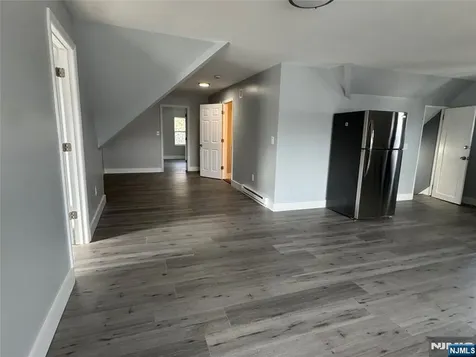 327 Maple Avenue East Orange NJ 07017