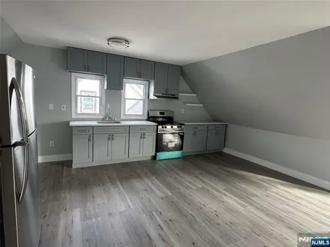 327 Maple Avenue East Orange NJ 07017