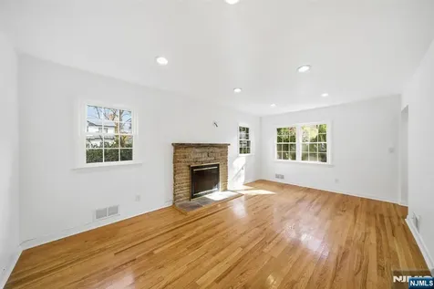 61 Rose Street Cresskill NJ 07626