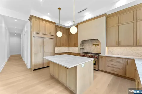 156 Stuart Street Paramus NJ 07652