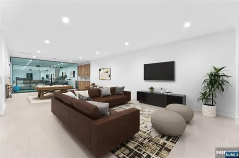 156 Stuart Street Paramus NJ 07652