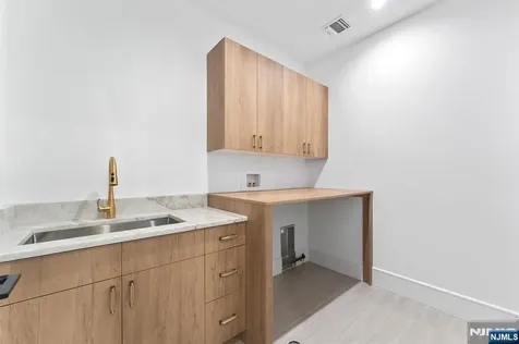 156 Stuart Street Paramus NJ 07652